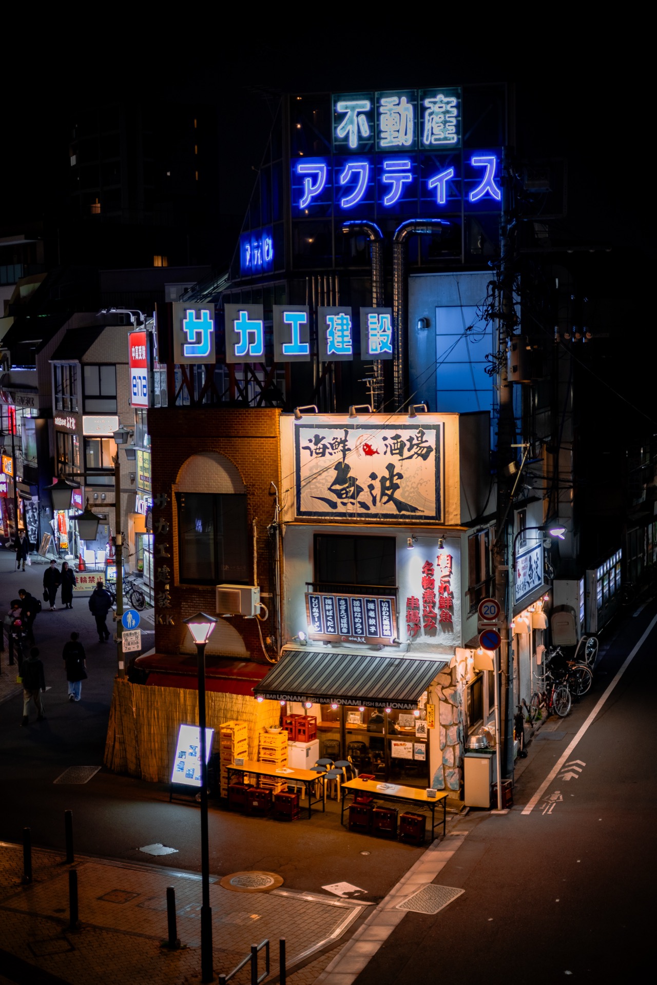 Neon izakaya